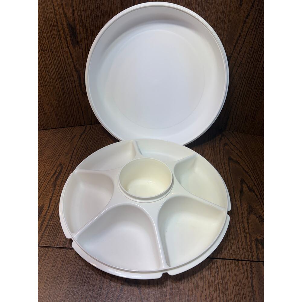Tupperware Divided Veggie Relish Party Tray w/ Dip Bowl and Lid